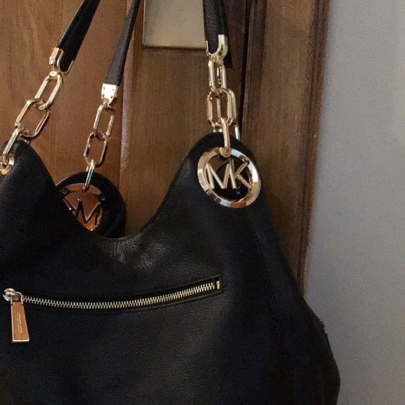 Black Leather Michael Kors bag. Used a few times only - Picture 4 of 5